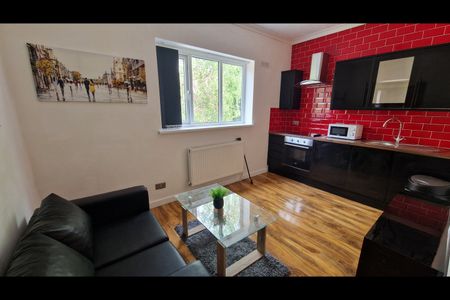 2 Bed Flat, Polygon Road, M8 - Photo 2