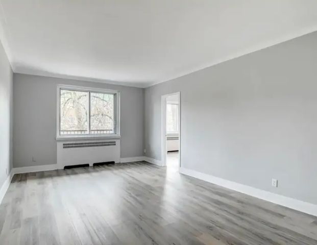 MacDonald & Clanranald Appartements | 5000 Clanranald Avenue, Montreal - Photo 1