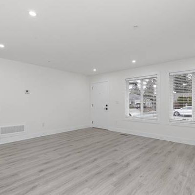 Single family home w/self contained suite. - Photo 1