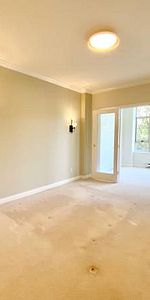 Huge 1439sqft, 2 bed + office, park view, concrete, AC, best location - Photo 3