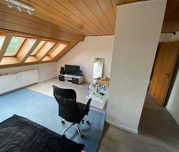 Günstige Dachgeschosswohnung in Nienburg zu vermieten - Photo 2
