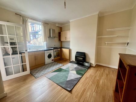 2 Bed Terraced House, Arksey Terrace, LS12 - Photo 3