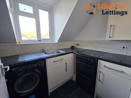 Millfield, Folkestone - Photo 3