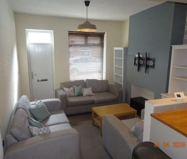 3 bedroom terraced house to rent - Photo 1