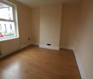 2 bedroom end of terrace house to rent - Photo 2