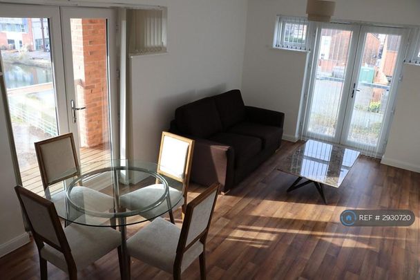 2 bedroom flat to rent - Photo 1