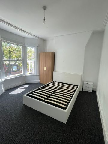4 Bed Terraced House, Ince Avenue, L4 - Photo 5