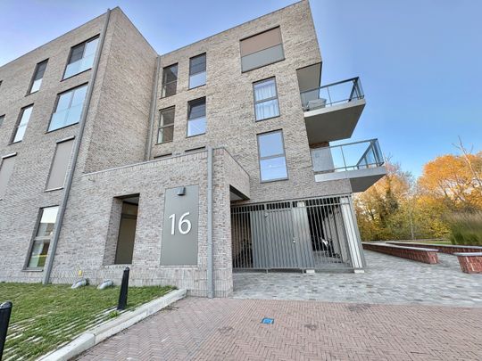 Twee slaapkamer appartement incl. autostaanplaats - Foto 1