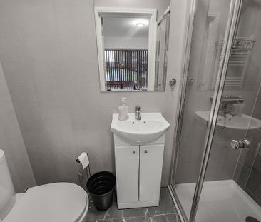 1 bedroom house of multiple occupation to rent - Photo 6