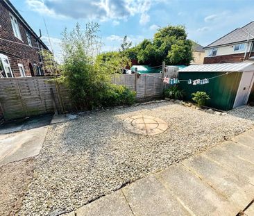 2 bedroom end of terrace house to rent - Photo 3
