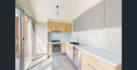 2 Bedroom Victorian Charm - Photo 5