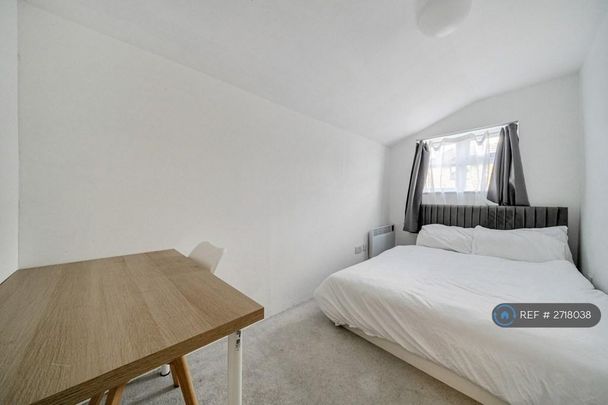 2 bedroom maisonette to rent - Photo 1