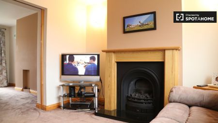 Room in 4-bedroom apartment in North Central Area, Dublin - Photo 3