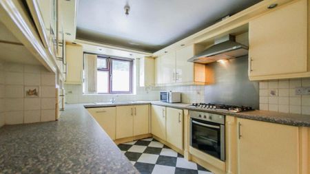 5 bedroom detached house to rent - Photo 5