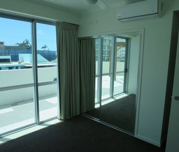 MODERN RIVER FRONT APARTMENT - Photo 5