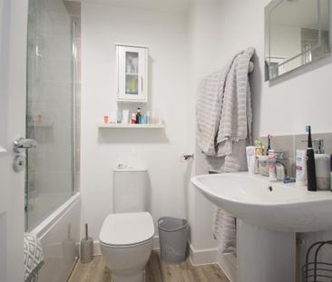 2 bedroom semi-detached house to rent - Photo 2