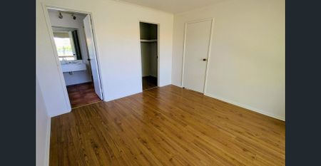 BEAUTIFULLY PRESENTED IN A GREAT LOCATION - Photo 4