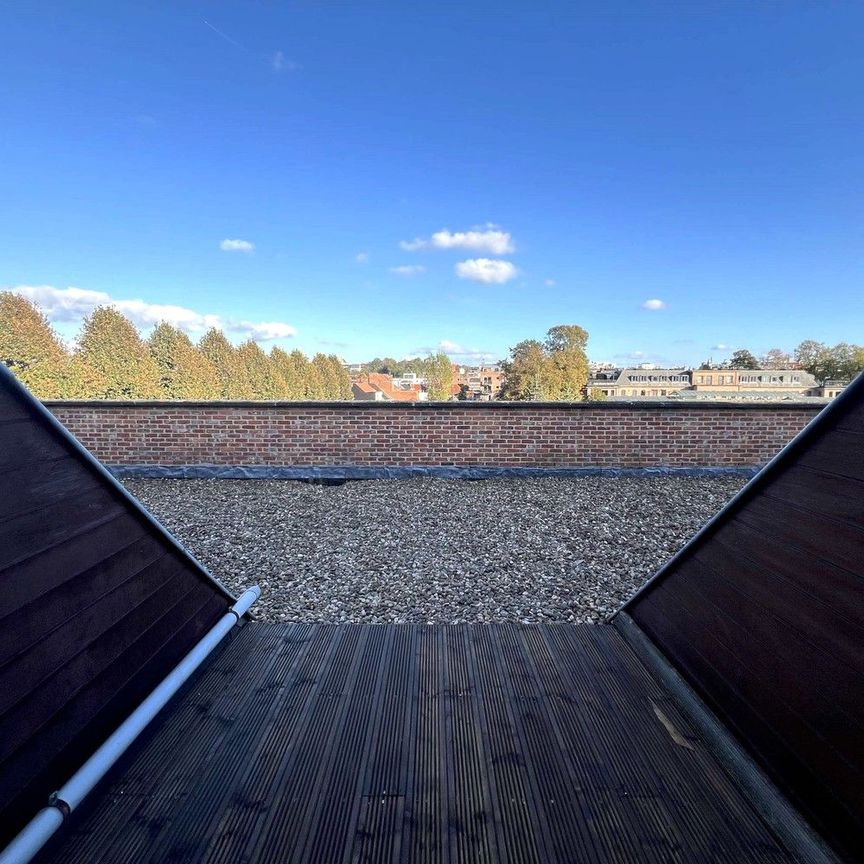 Ruime en gemeubelde duplex met zonnig terras te huur vlakbij Gasthuisberg - Arenberg - Sportkot - Photo 1