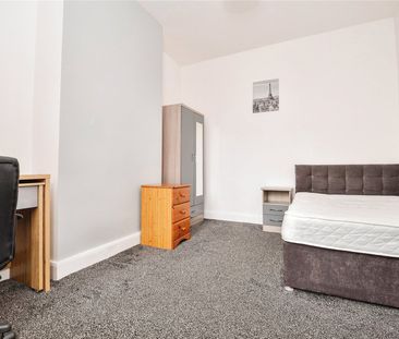 Room 5 - Photo 1