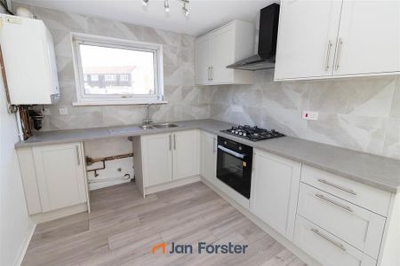 3 bedroom end of terrace house to rent - Photo 5