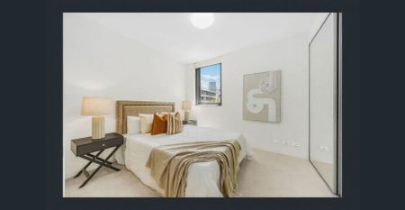 Parkland facing split level apartment in prime Waterloo location - Photo 5