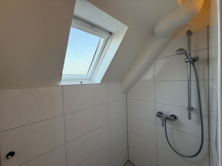 Wohnen mit Blick auf das Bismarckviertel – charmante 3-Zimmer-Dachgeschosswohnung! - Photo 5
