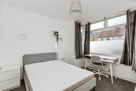 6 bedroom semi-detached house to rent - Photo 4