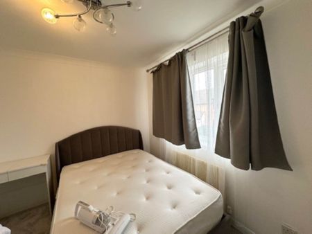 West Beckton, London - Photo 3