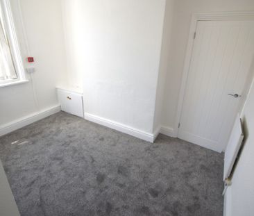 To Let 1 Bed Apartment - Photo 1