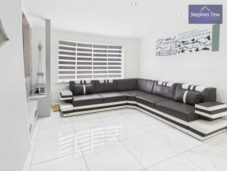 4 bedroom detached house to rent - Photo 3