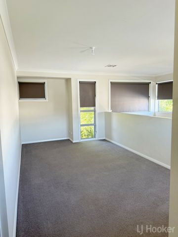 Impressive 4 bedroom home in Googong - Photo 4