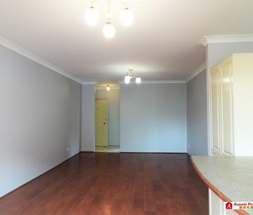 Ultra-Convenient 2 Bedroom Unit - Photo 6