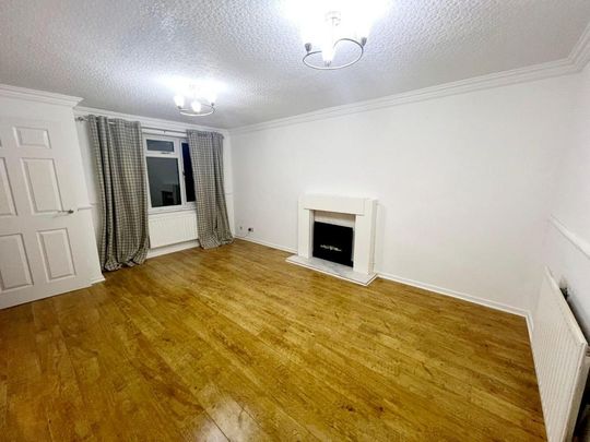 3 bedroom semi-detached house to rent - Photo 1