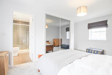 3 bedroom link detached house to rent - Photo 4