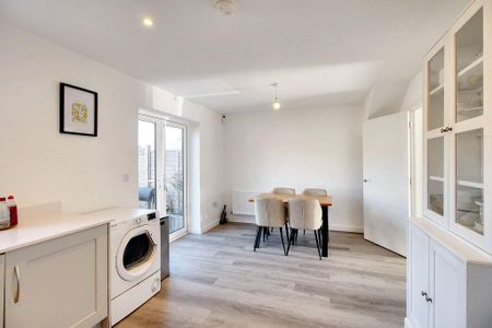 3 bedroom semi-detached house to rent - Photo 3