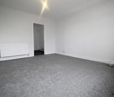 3 Bedroom House - Mid Terrace To Let - Photo 6