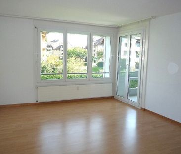 Grosse 4.5-ZW à 112 m2 im 2. OG mit Bergsicht - Photo 1
