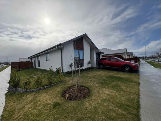 Modern 3-Bedroom Home in Fantastic Location - Photo 1