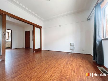 Neat & Tidy Family home in Blacktown CBD! - Photo 4