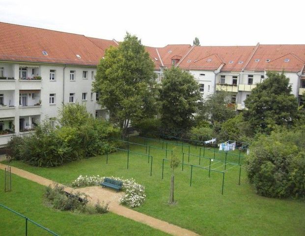 Neue Wohnung, neues Glück! Individuelle 2-Zi.-Wohnung mit Balkon - Foto 1