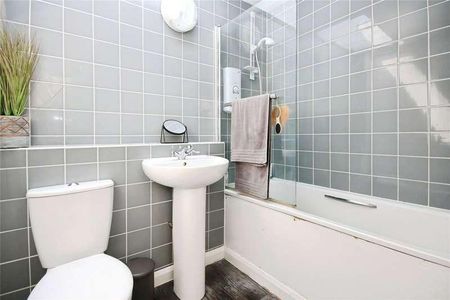 Gun Hill Place, Basildon, SS16 - Photo 4