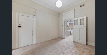 Spacious One Bedroom Flat - Photo 3