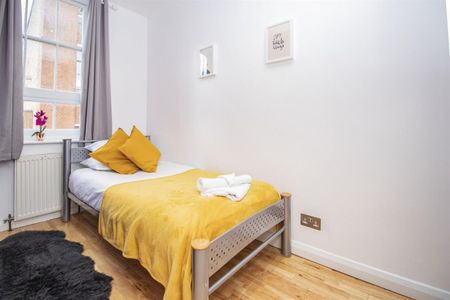 2 bedroom Flat To Let - Photo 2