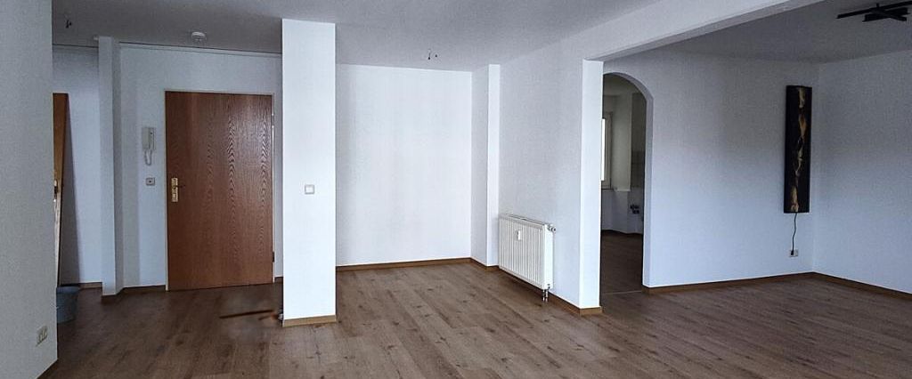 Neu renovierte 2-Zimmer-Wohnung mit Balkon - im Zentrum! - Foto 1