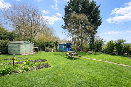 Pretty brick and flint end of terrace cottage in a secluded part of Hampshire yet easy commuting distance to Winchester and Petersfield. - Photo 3