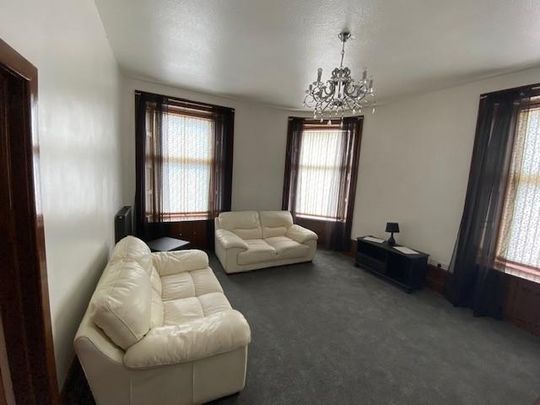 3 bedroom flat to rent - Photo 1