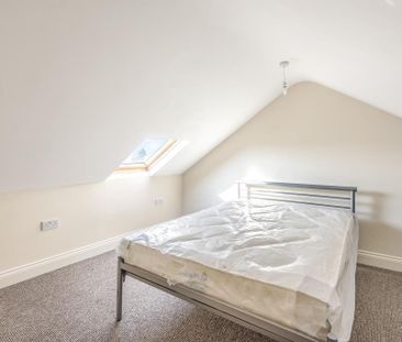 3 bedroom flat to rent - Photo 4