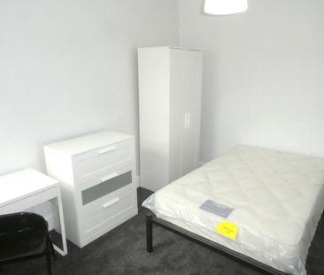 5 bedroom semi-detached house to rent - Photo 2