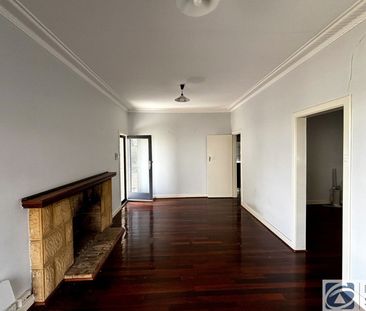 AIR CON, FLOORBOARDS, SPACE FOR A BOAT - Photo 4