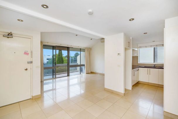 Three Bedroom Loft Apartment - Photo 1